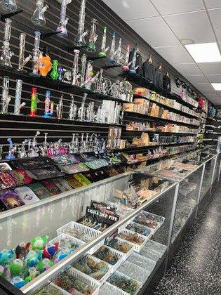 P-tank Tobacco, Vape, Cigars, Kratom, Grocery, phone service, phone repair, Delta 8, CBD, hookah