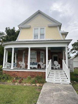 Knots Landing Inn