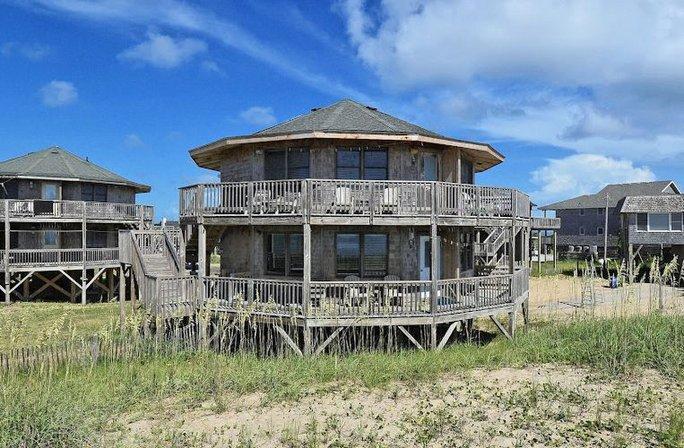 Lighthouse View Oceanfront Lodging