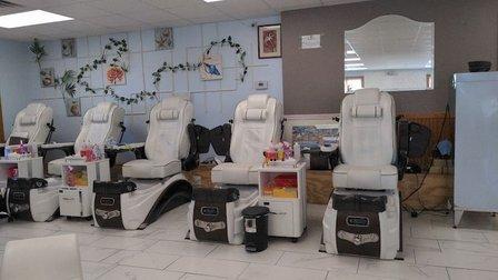 Corolla Nails