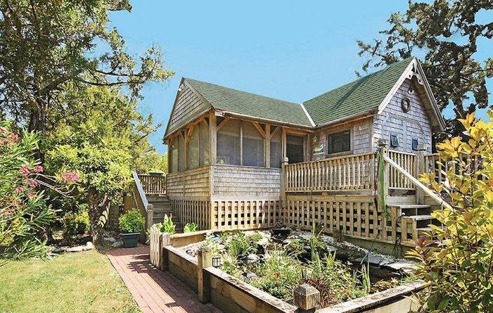 Hot Tub Haven Creekside Cabin in Frisco