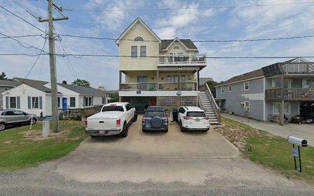 Walk to Pier: Spacious Coastal Home!