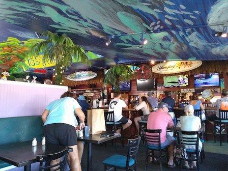 Hurricane Mo's Beachside Bar And Grill
