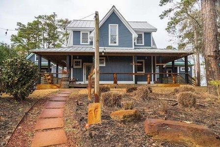 Waterfront Treasure - Main WIE House