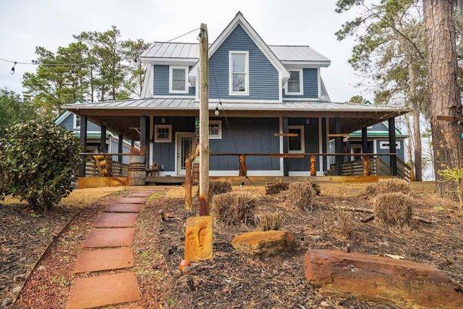 Waterfront Treasure - Main WIE House