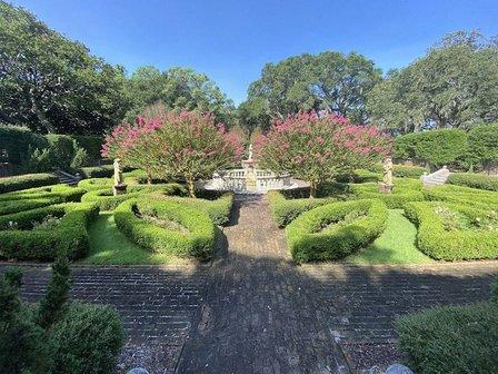 Elizabethan Gardens