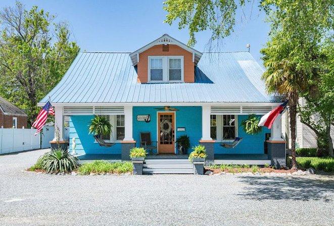 Island Guesthouse & Motel