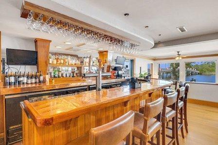 1587 Restaurant & Lounge