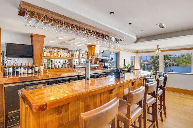 1587 Restaurant & Lounge