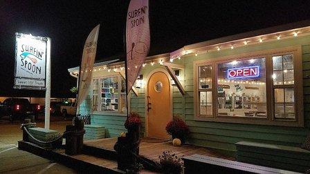 Surfin' Spoon Frozen Yogurt Bar