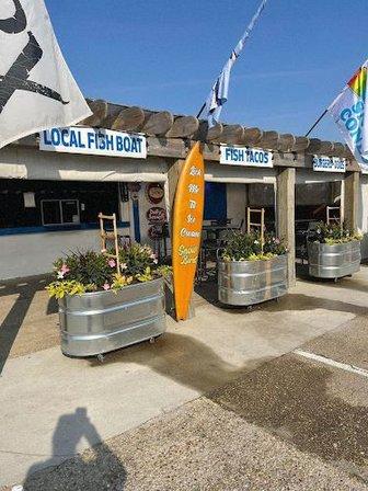 Snow Bird Burgers, Cones & 'Cues
