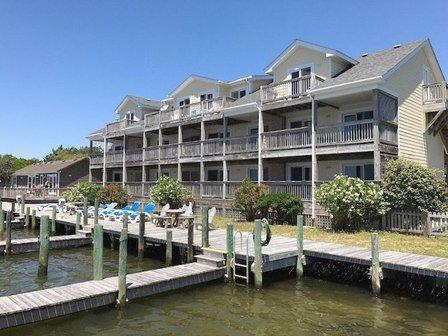 Captain's Landing Waterfront Inn